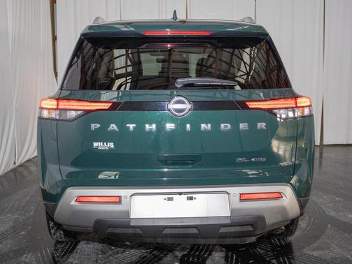 2023 Nissan Pathfinder SL 4WD
