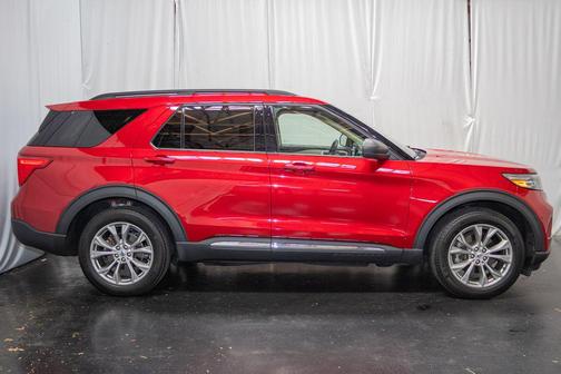 Rapid Red Metallic Tinted Clearcoat 2023 Ford Explorer XLT