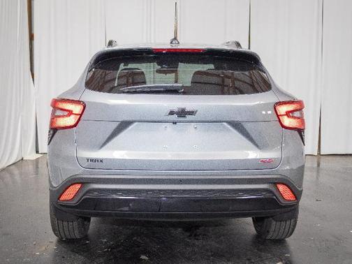 Sterling Gray Metallic 2026 Chevrolet Trax FWD 2RS