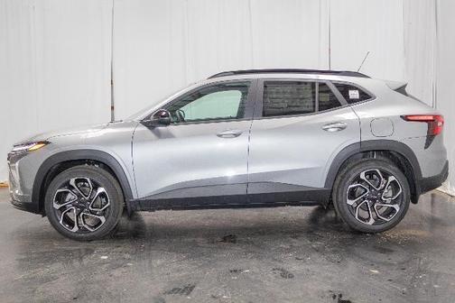 Sterling Gray Metallic 2026 Chevrolet Trax FWD 2RS