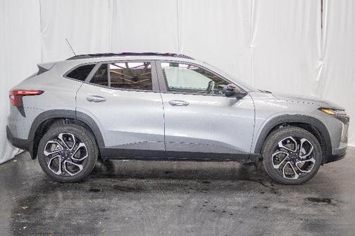 Sterling Gray Metallic 2026 Chevrolet Trax FWD 2RS
