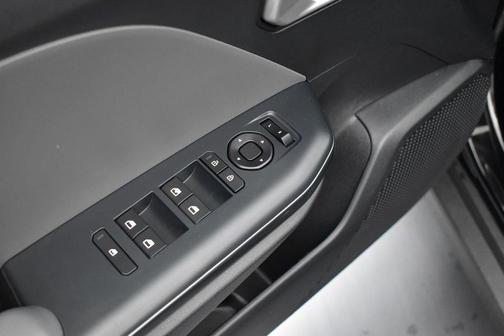 Aurora Black Pearl 2025 Kia K4
