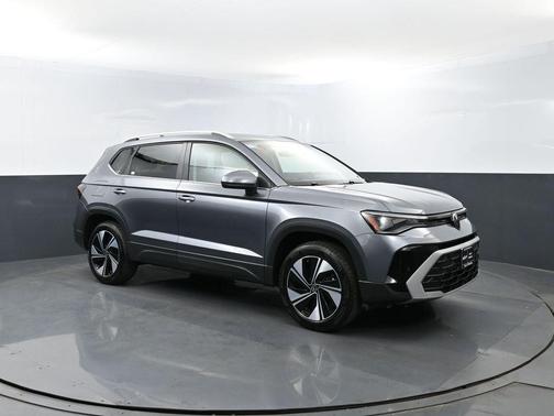 Platinum Gray Metallic 2025 Volkswagen Taos 1.5T SE