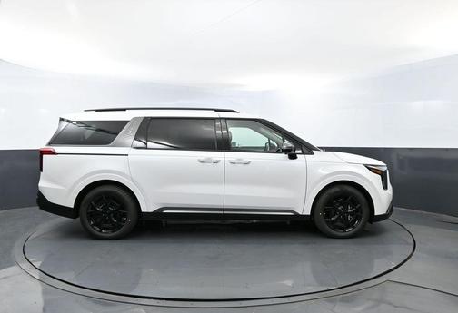 Snow White Pearl 2026 Kia Carnival SX