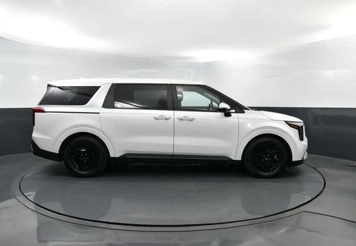 Snow White Pearl 2025 Kia Carnival LXS