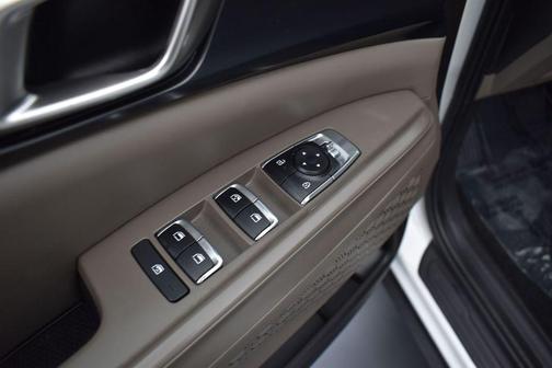Snow White Pearl 2025 Kia Carnival LXS