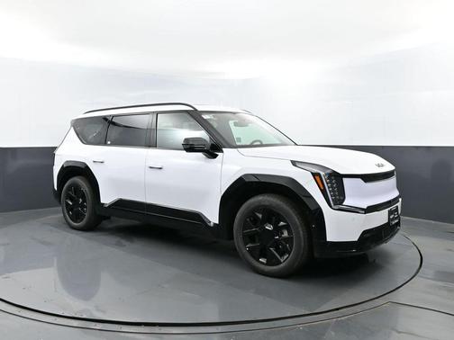 Glacial White Pearl 2026 Kia EV9 Land