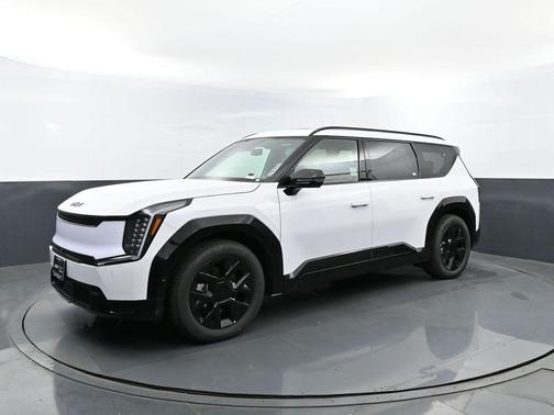 Glacial White Pearl 2026 Kia EV9 Land