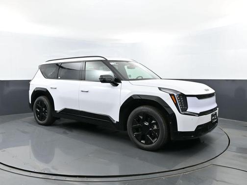 Glacial White Pearl 2026 Kia EV9 Land