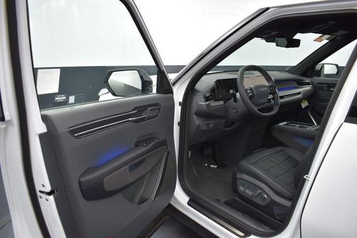 Glacial White Pearl 2026 Kia EV9 Land