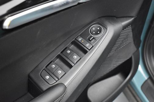 Blue / Black 2026 Kia Seltos S