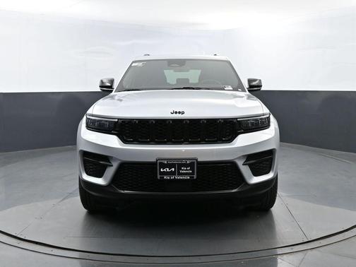 Silver Zynith 2025 Jeep Grand Cherokee Laredo