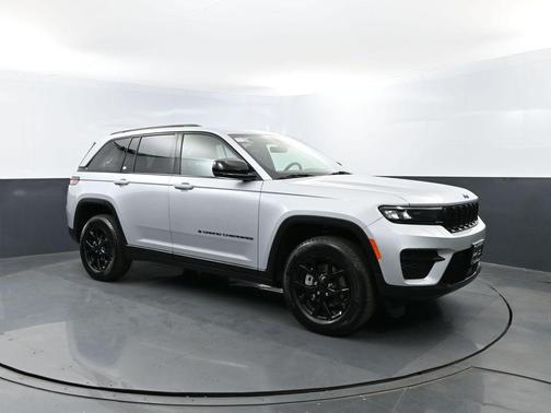 Silver Zynith 2025 Jeep Grand Cherokee Laredo