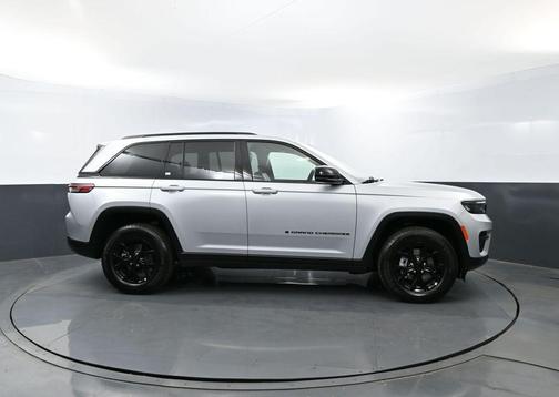 Silver Zynith 2025 Jeep Grand Cherokee Laredo
