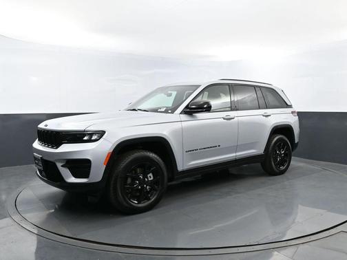 Silver Zynith 2025 Jeep Grand Cherokee Laredo