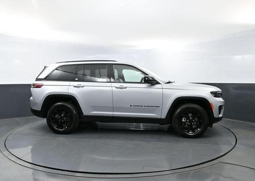 Silver Zynith 2025 Jeep Grand Cherokee Laredo