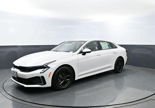 Snow White Pearl 2025 Kia K5 LXS