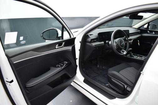 Snow White Pearl 2025 Kia K5 LXS