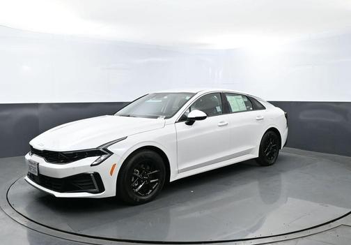 Snow White Pearl 2025 Kia K5 LXS