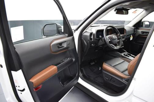 Oxford White 2025 Ford Bronco Sport Outer Banks