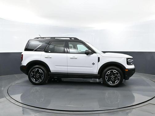 Oxford White 2025 Ford Bronco Sport Outer Banks