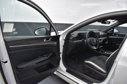 Snow White Pearl 2025 Kia K5 GT-Line