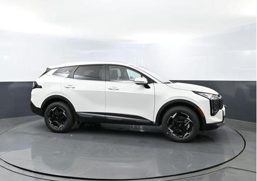 Snow White 2026 Kia Sportage Hybrid X-Line