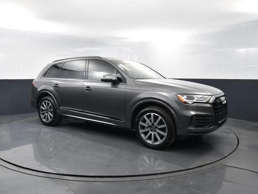 Samurai Gray Metallic 2022 Audi Q7 45 Premium Plus