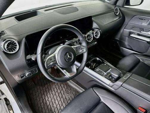 Digital White Metallic 2023 Mercedes-Benz AMG GLA 35 4MATIC