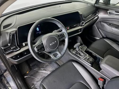 Everlasting Silver 2025 Kia Sportage EX
