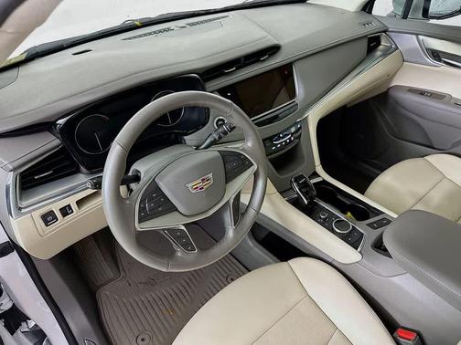 2022 Cadillac XT5 Premium Luxury