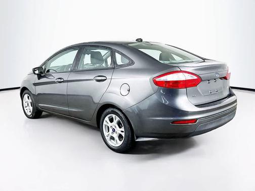 Magnetic Metallic 2016 Ford Fiesta SE