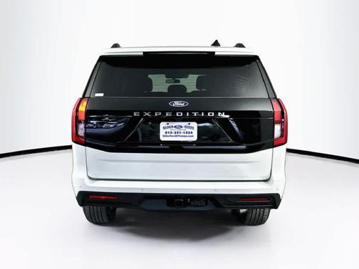 Star White Metallic Tri-Coat 2027 Ford Expedition Active
