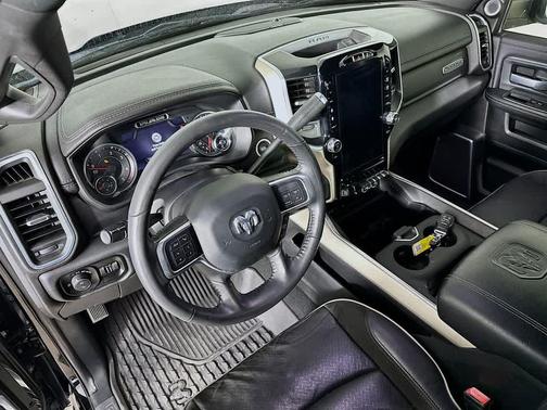 2019 RAM 2500 Laramie Crew Cab 4x4 6'4' Box