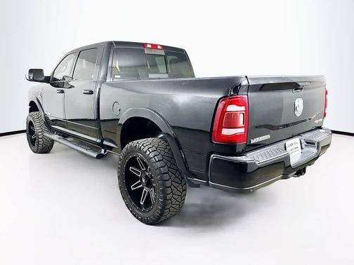 2019 RAM 2500 Laramie Crew Cab 4x4 6'4' Box