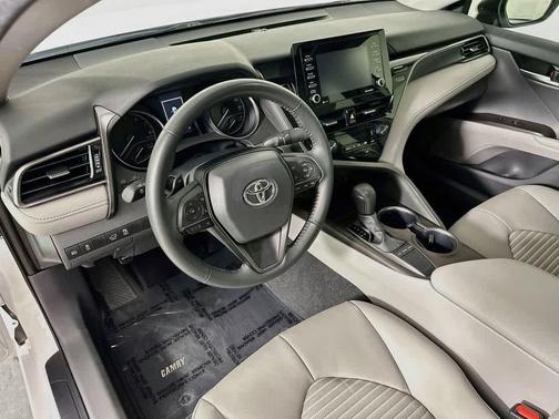 Ice Cap 2024 Toyota Camry SE