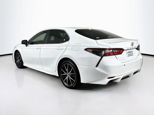Ice Cap 2024 Toyota Camry SE
