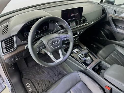 2023 Audi Q5 45 S line Premium Plus