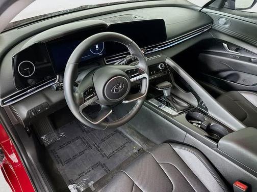 2022 Hyundai ELANTRA Limited
