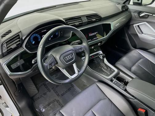 2024 Audi Q3 Premium 45 TFSI S line quattro Tiptronic