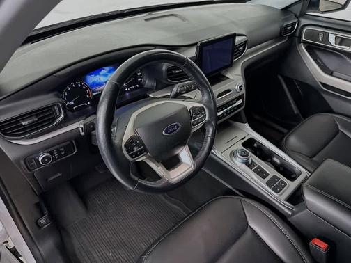 Oxford White 2023 Ford Explorer XLT