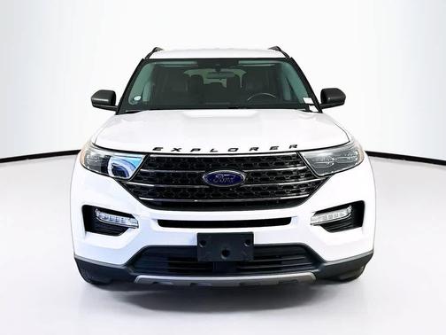 Oxford White 2023 Ford Explorer XLT