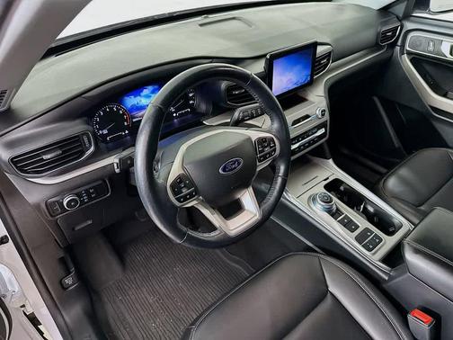 Oxford White 2023 Ford Explorer XLT
