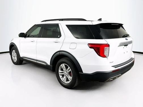 Oxford White 2023 Ford Explorer XLT