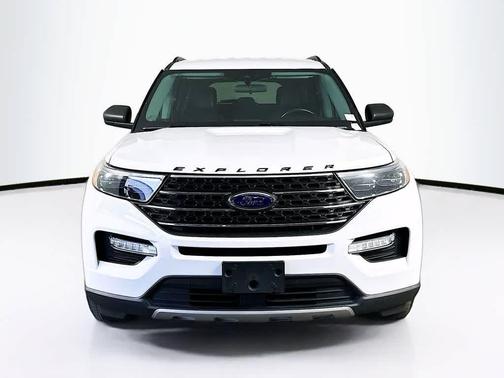 Oxford White 2023 Ford Explorer XLT