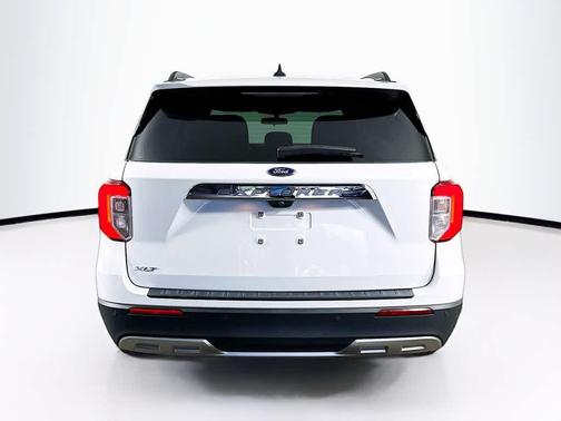 Oxford White 2023 Ford Explorer XLT