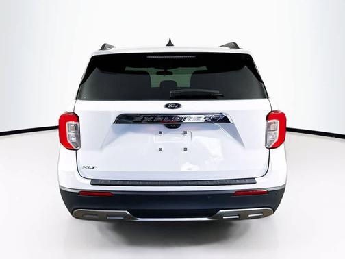 Oxford White 2023 Ford Explorer XLT