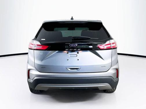 Iconic Silver Metallic 2023 Ford Edge SEL