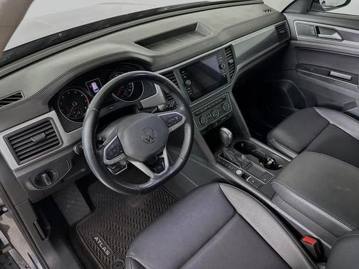 Platinum Gray Metallic 2021 Volkswagen Atlas 3.6L SE w/Technology