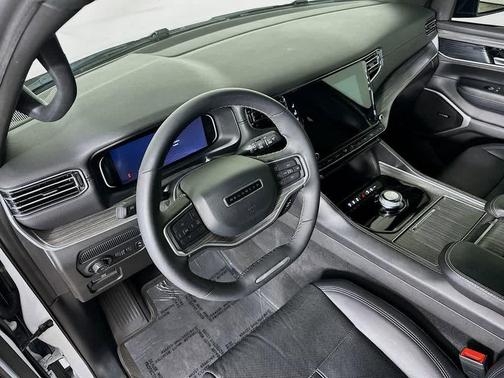 2024 Jeep Wagoneer L Series II 4x2